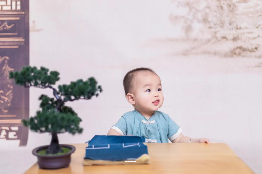 荆门怀孕肚子中间凹两边凸