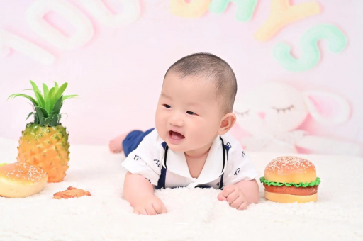 荆门宝宝在妈妈肚子里